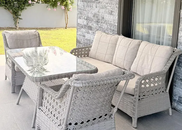 Villa-sleeps 8-parking-pool-bbq * Dalyan